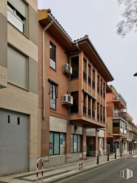 Local en venta en Calle Hospital de San José, 57, Getafe, Madrid, 28901 con edificio, ventana, cielo, diseño urbano, condominio, pared, casa, bloque de pisos, zona residencial y madera alrededor