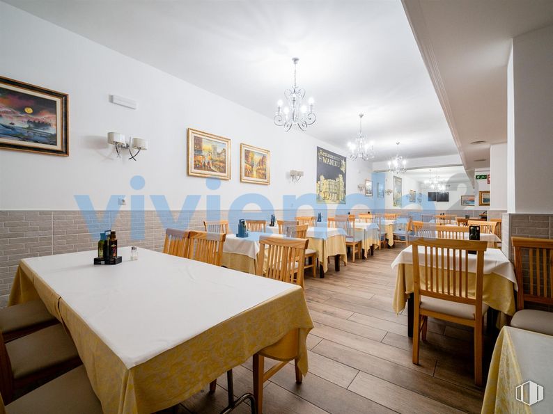 Local en venta en Calle Pedro Heredia, Salamanca, Madrid, 28028 con marco, silla, mesa de cocina y comedor, candelabro, alumbrado, lámpara, mesa, mueble, arquitectura y madera alrededor