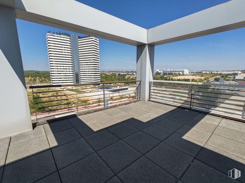 Oficina en venta en Calle La Granja, Alcobendas, Madrid, 28100 con edificio, cielo, propiedad, sombra, interiorismo, diseño urbano, bloque de pisos, condominio, ciudad y inmobiliario alrededor