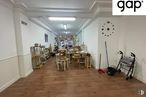 Retail for rent at Paseo San Antonio, Cuenca, 16003 with chair, furniture, bookcase, interior design, flooring, table, wood, floor, shelf and hall around