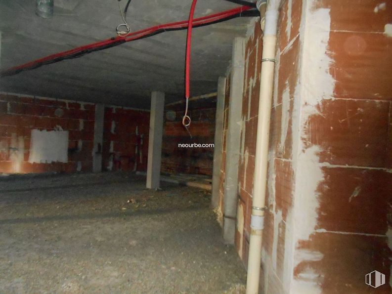 Local en venta en Avenida Derechos Humanos, Ávila, 05003 con propiedad, madera, piso, edificio, material compuesto, suelo, gas, material de construcción, viga y hormigón alrededor