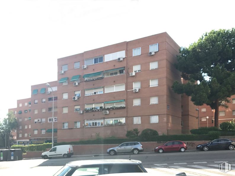 Local en venta en Calle Virgen de los Desamparados, 34, Villaverde, Madrid, 28041 con coche, edificio, camioneta, luz de estacionamiento automotriz, vehículo, rueda, cielo, ventana, neumático y árbol alrededor