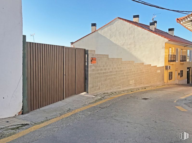 Suelo en venta en Calle Río Tajo, 11, Seseña, Toledo, 45223 con casa, cielo, ventana, edificio, superficie de la carretera, luz de la calle, asfalto, madera, alquitrán y material compuesto alrededor