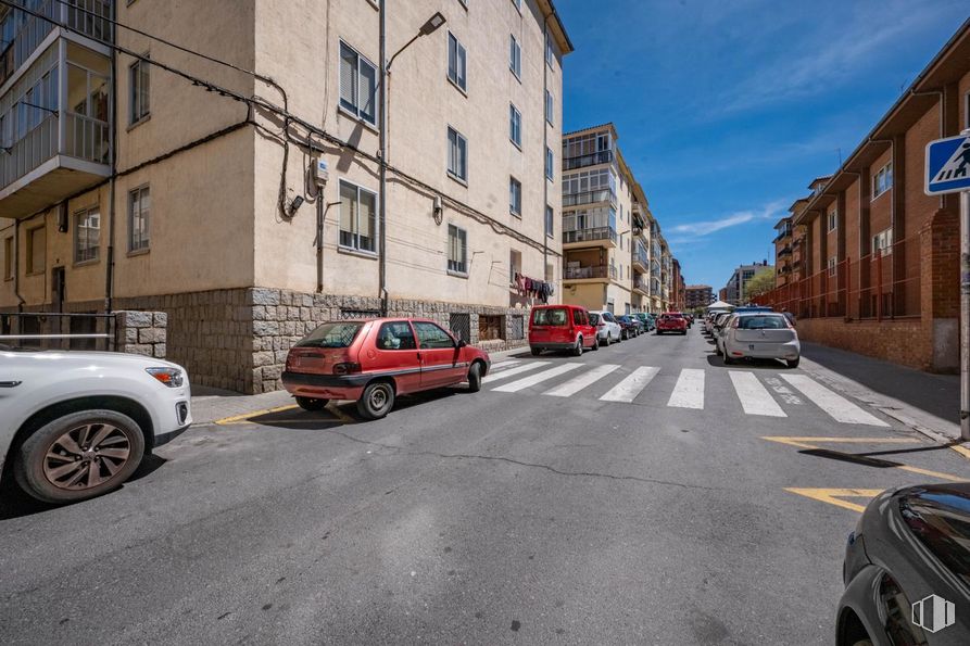 Industrial for sale at Calle Vicenta Manzanedo, Ávila, 05002 with wheel, car, building, tire, land vehicle, vehicle, window, sky, infrastructure and road surface around