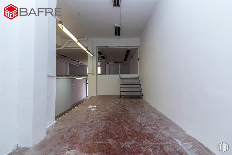 Local en alquiler y venta en Calle Serafín Gómez, Carabanchel, Madrid, 28019 con suelos, suelo, techo, material compuesto, material de construcción, transparencia, hall, sótano, iluminación natural y acero alrededor