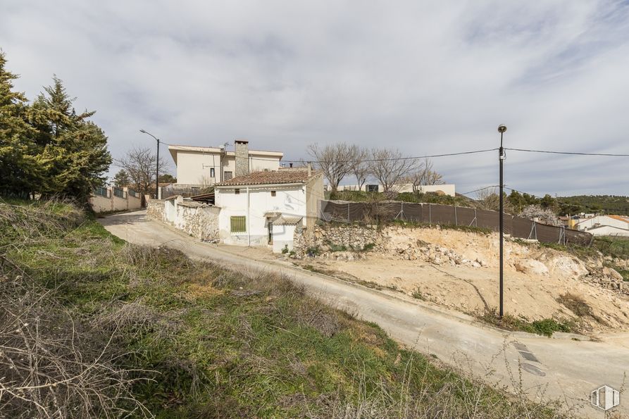 Suelo en venta en Calle Pocillo, Carabaña, Madrid, 28560 con nube, planta, cielo, edificio, ventana, árbol, casa, pendiente, lote de terreno y luz de la calle alrededor