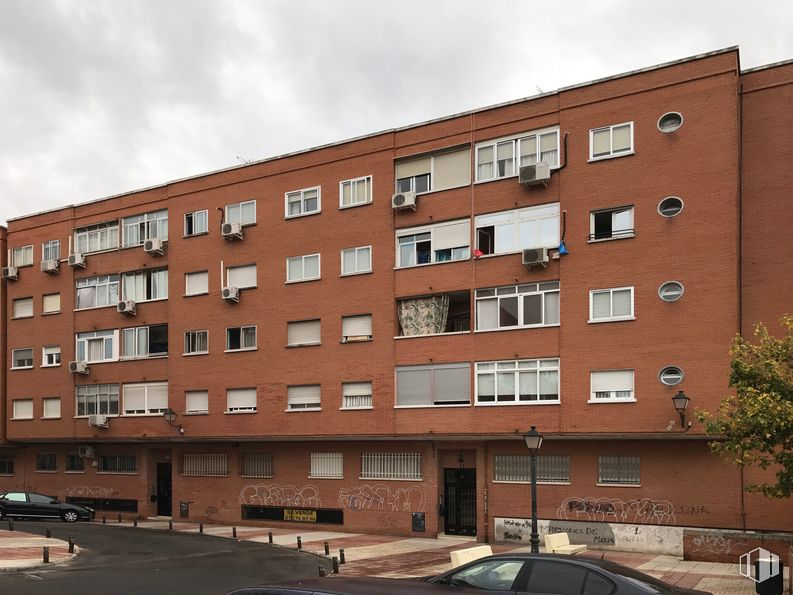 Local en venta en Calle Olivo, 9, Humanes de Madrid, Madrid, 28970 con edificio, cielo, ventana, nube, bloque de torre, condominio, diseño urbano, vehículo, coche y área residencial alrededor