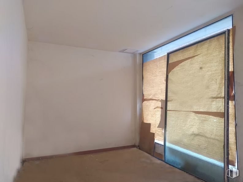 Retail for rent at Casco histórico, Guadalajara, 19001 with fixture, wood, flooring, shade, window, floor, tints and shades, paint, composite material and ceiling around