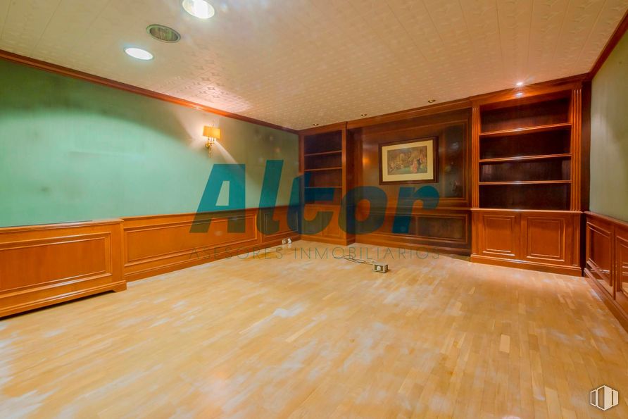 Local en venta en Calle de Alejandro Rodríguez, Tetuán, Madrid, 28039 con madera, suelos, suelo, interiorismo, techo, tinte para madera, suelos de madera, madera dura, habitación y barniz alrededor