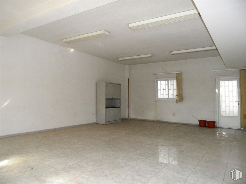 Oficina en alquiler en Calle Madrid, Getafe, Madrid, 28901 con ventana, puerta, lámpara, alumbrado, mueble, hall, accesorio, suelos, suelo y madera alrededor