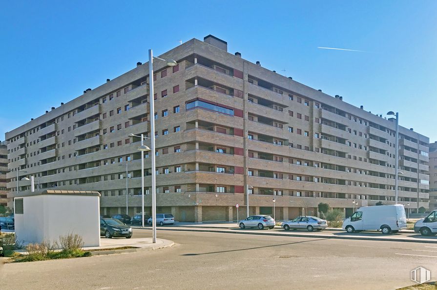 Local en alquiler en Calle Sorolla, 7, Seseña, Toledo, 45223 con edificio, camioneta, cielo, coche, rueda, ventana, luz de la calle, vehículo, diseño urbano y bloque de torre alrededor