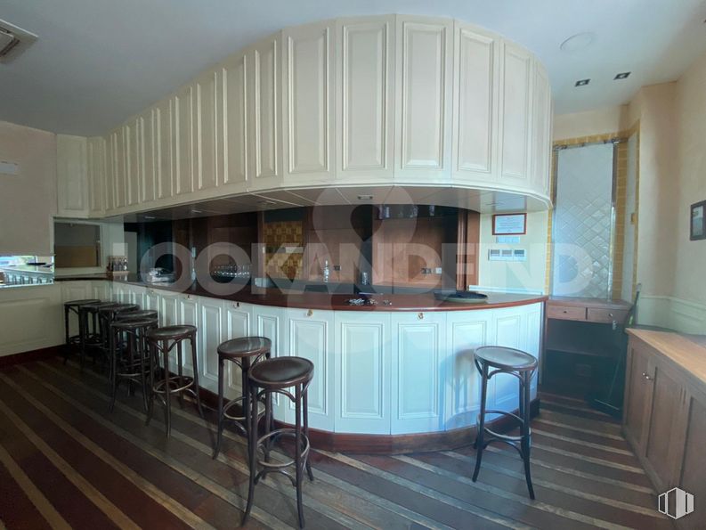 Retail for sale at Avenida Europa, Toledo, 45003 with stool, cabinetry, furniture, property, countertop, chair, table, building, wood and kitchen appliance around