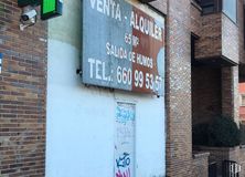 Retail for sale & for rent at Calle Alcalá, 222, Ciudad Lineal, Madrid, 28027 with building, window, infrastructure, road surface, plant, wood, brickwork, font, line and brick around