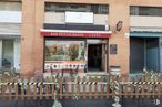 Local en venta en Calle Alegría de Oria, 49, San Blas - Canillejas, Madrid, 28027 con edificio, ventana, casa, pared, fachada, silla, ciudad, toldo, mesa y acera alrededor