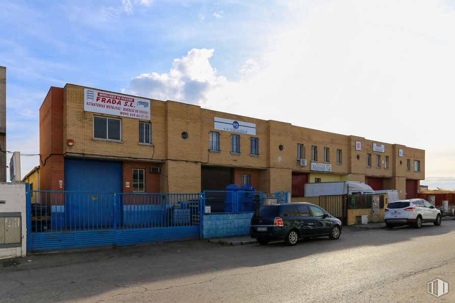 Nave en alquiler en Polígono industrial Los Ángeles, Getafe, Madrid, 28906 con coche, edificio, cielo, nube, luz de estacionamiento automotriz, ventana, vehículo, neumático, rueda y casa alrededor