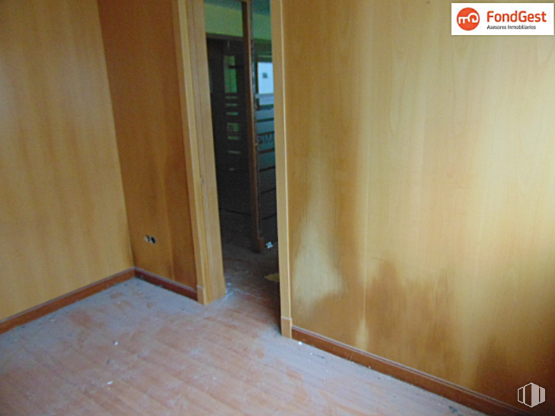 Office for sale at Calle Jacinto Benavente, 21, Getafe, Madrid, 28902 with wardrobe, wood, wood stain, flooring, floor, paint, house, hardwood, varnish, building and plywood around