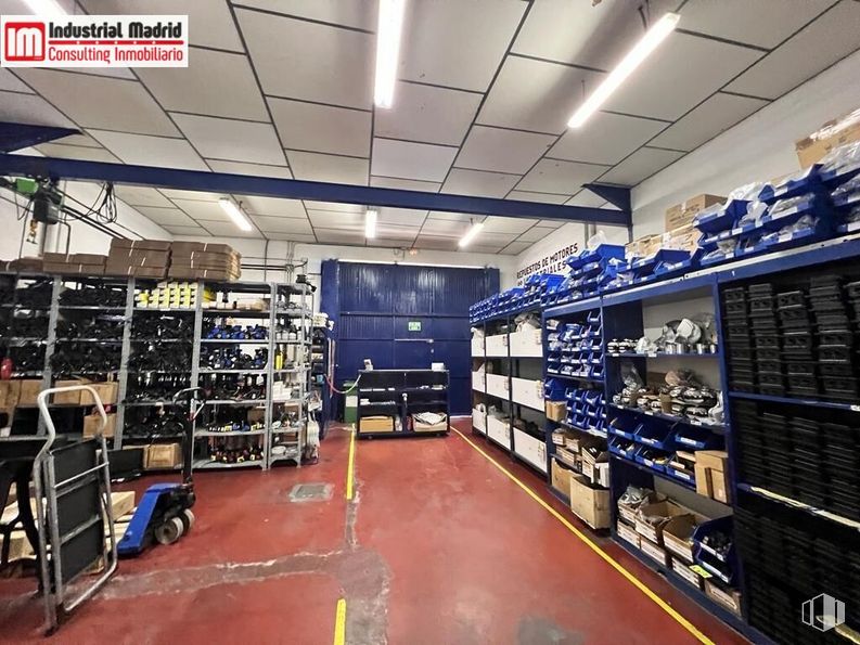 Industrial for sale at Polígono Industrial El Guijar, Arganda del Rey, Madrid, 28500 with luggage & bags, wheel, tire, building, shelf, retail, flooring, shelving, machine and service around