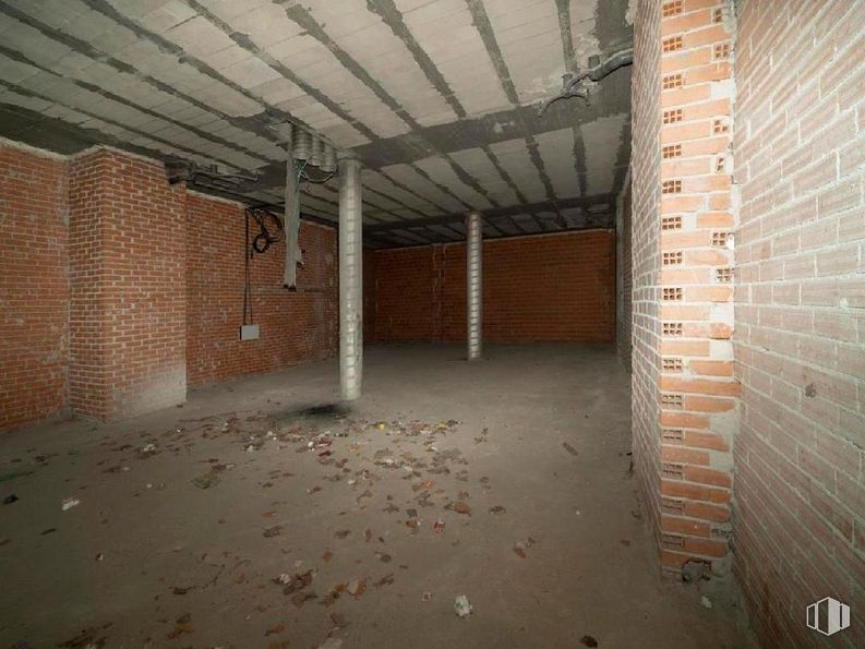 Local en venta en Calle Pino Canario, 2, Navalcarnero, Madrid, 28600 con madera, pasillo, pavimento, piso, albañilería, ladrillo, edificio, techo, material compuesto y material de construcción alrededor