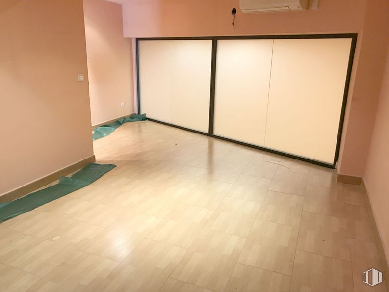 Oficina en alquiler en Calle Clara Campoamor, Collado Villalba, Madrid, 28400 con armario, madera, piso, suelo, entrada, suelo de baldosas, tinte para madera, rectángulo, madera dura, barniz y suelo laminado alrededor