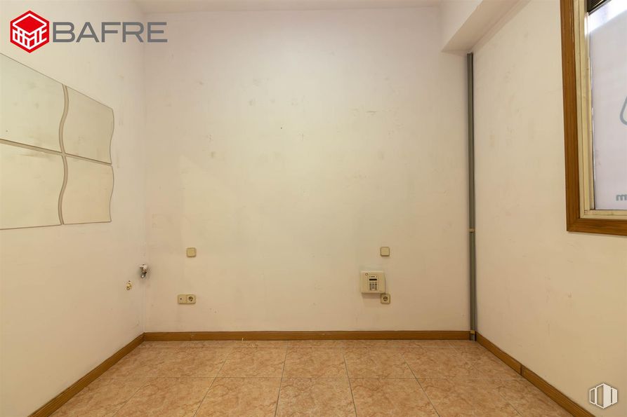 Local en venta en Calle Amor Hermoso, Usera, Madrid, 28026 con suelos, suelo, pared, madera, techo, apartamento, habitación, suelo de baldosas, suelos de madera y tinte para madera alrededor