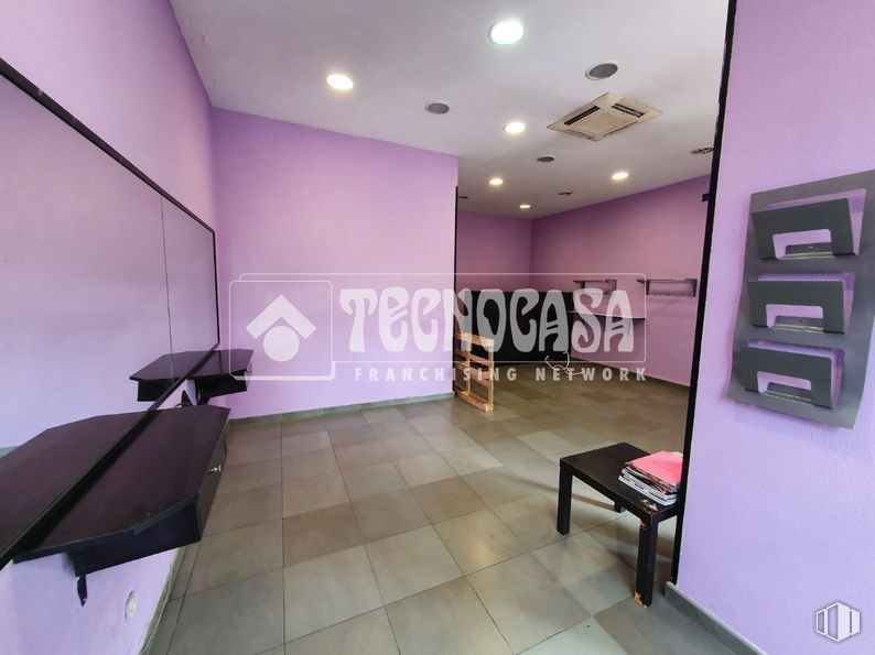 Retail for rent at Zona Soto, Móstoles, Madrid, 28047 with stool, product, fashion, purple, interior design, architecture, automotive design, flooring, floor and wall around