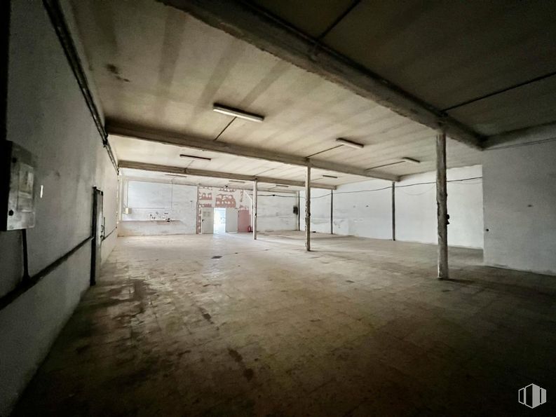 Industrial for rent at Camino Cementerio, Ávila, 05004 with building, hall, flooring, tints and shades, fixture, ceiling, concrete, city, parking and space around