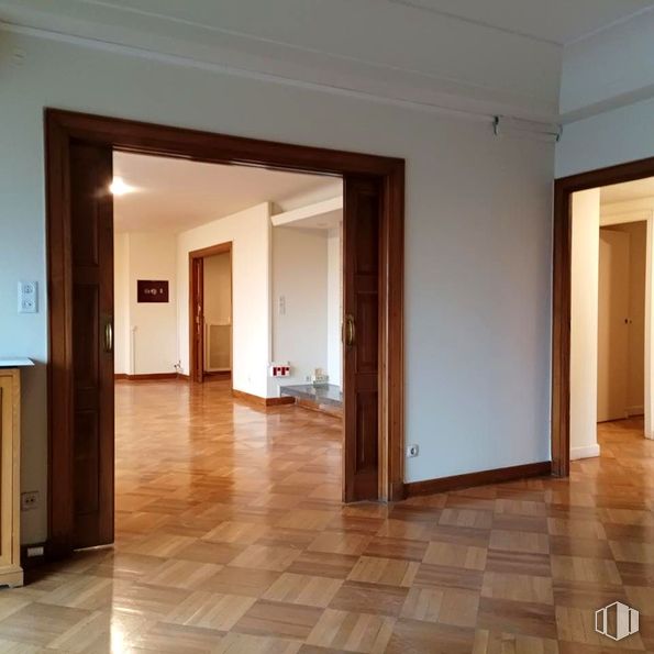 Office for rent at Paseo Castellana, Tetuán, Madrid, 28046 with floor, flooring, wood flooring, wood, interior design, ceiling, laminate flooring, door, hardwood and lighting around