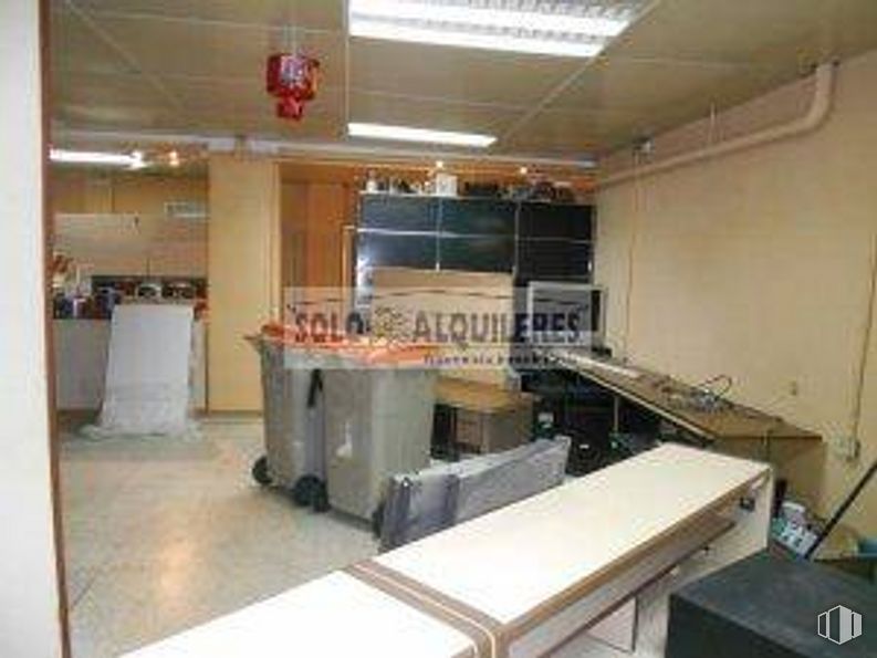 Local en alquiler y venta en Canillas, Chamartín, Madrid, 28002 con mueble, electrodoméstico, madera, interiorismo, suelo, suelos, edificio, accesorio, madera dura y techo alrededor