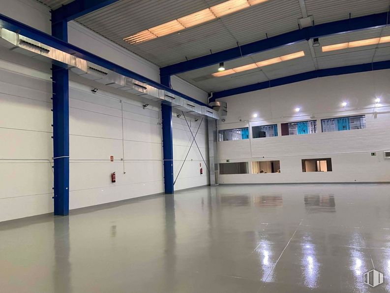 Industrial for sale at Zona empresarial Las Rozas, Las Rozas de Madrid, Madrid, 28230 with field house, hall, building, architecture, flooring, floor, ceiling, space, event and glass around