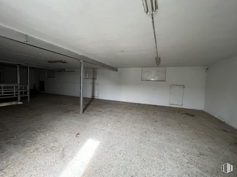 Industrial for rent at Camino Cementerio, Ávila, 05004 with lighting, property, building, grey, floor, flooring, hall, wall, ceiling and wood around