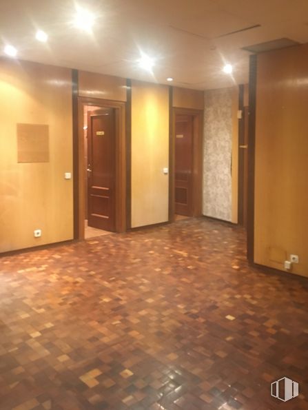 Oficina en alquiler en Calle Orense, Tetuán, Madrid, 28020 con mediante, madera, diseño de interiores, piso, suelo, accesorio, tinte para madera, madera dura, inicio por y techo alrededor