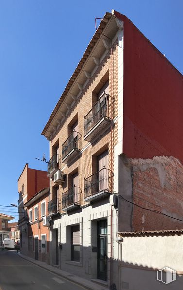 Retail for sale at Calle Santisima Trinidad, 2, Fuensalida, Toledo, 45510 with house, window, sky, building, wood, urban design, neighbourhood, residential area, city and facade around