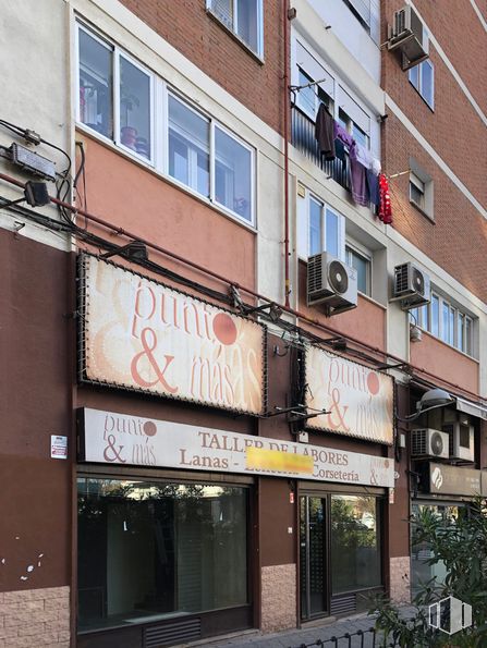 Local en alquiler en Barrio del Pilar, Fuencarral - El Pardo, Madrid, 28029 con ventana, propiedad, edificio, planta, diseño urbano, fachada, accesorio, bienes raíces, condominio y edificio comercial alrededor