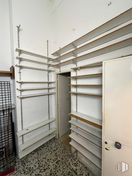 Local en alquiler en Zona Antonio Machado, Moncloa - Aravaca, Madrid, 28035 con propiedad, madera, edificio, suelos, suelo, pared, accesorio, madera dura, ebanistería y estantería alrededor