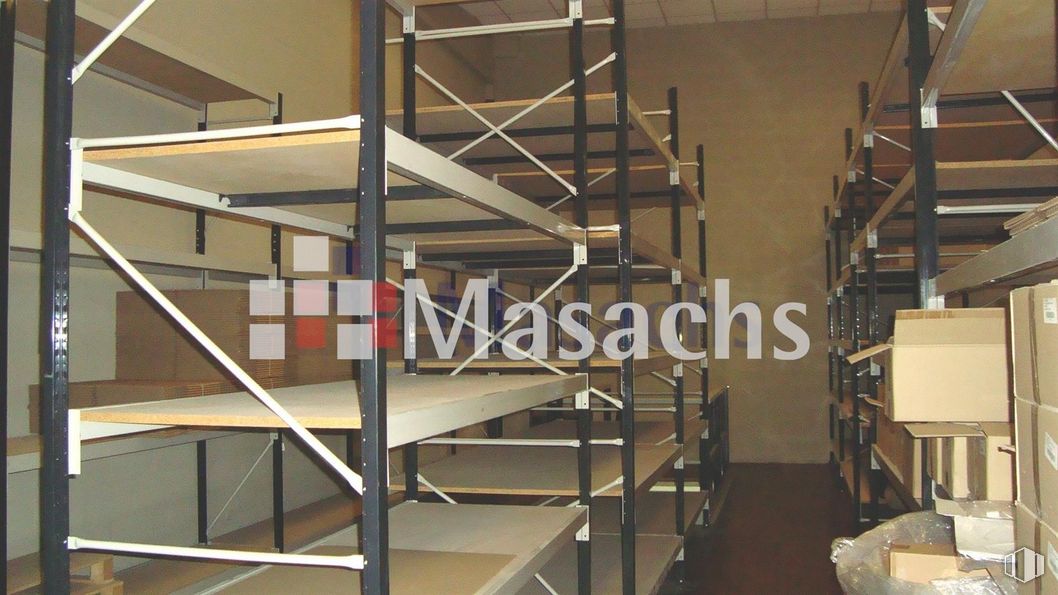 Industrial for sale at Polígono Industrial Rio Janeiro, Algete, Madrid, 28110 with bookcase, wood, floor, flooring, fixture, building, beam, ceiling, hardwood and engineering around