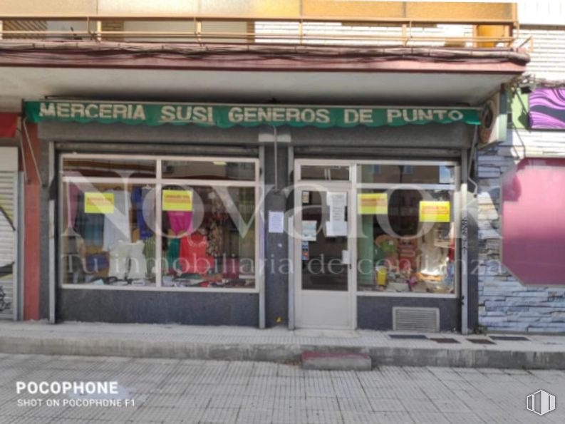 Local en alquiler en Calle Juan Ramón Jimenez, Móstoles, Madrid, 28932 con puerta, edificio, ventana, venta al por menor, fachada, toldo, calle, ciudad, publicidad y uso mixto alrededor