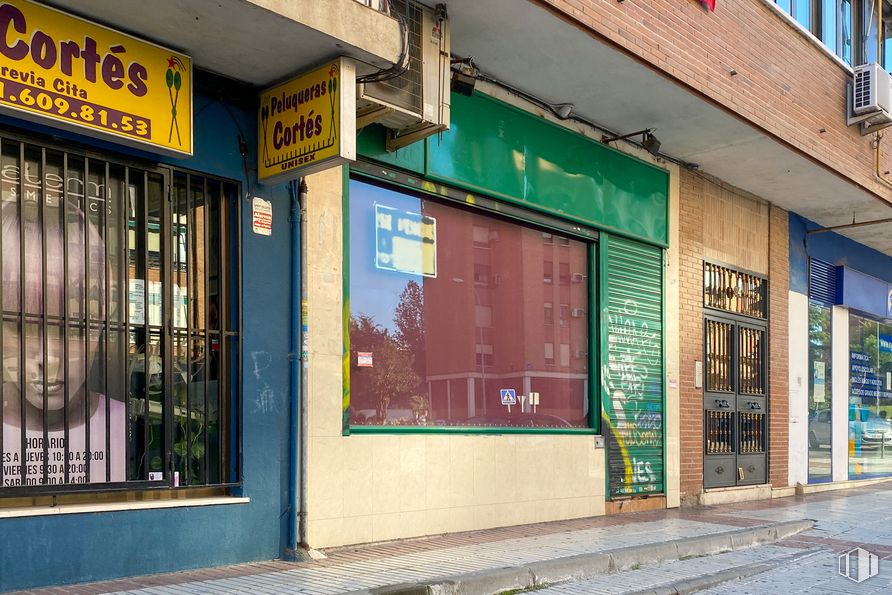 Local en alquiler y venta en Calle Callao, 24, Fuenlabrada, Madrid, 28945 con persona, ventana, puerta, pared, casa, fachada, bienes raíces, ciudad, área metropolitana y venta minorista alrededor