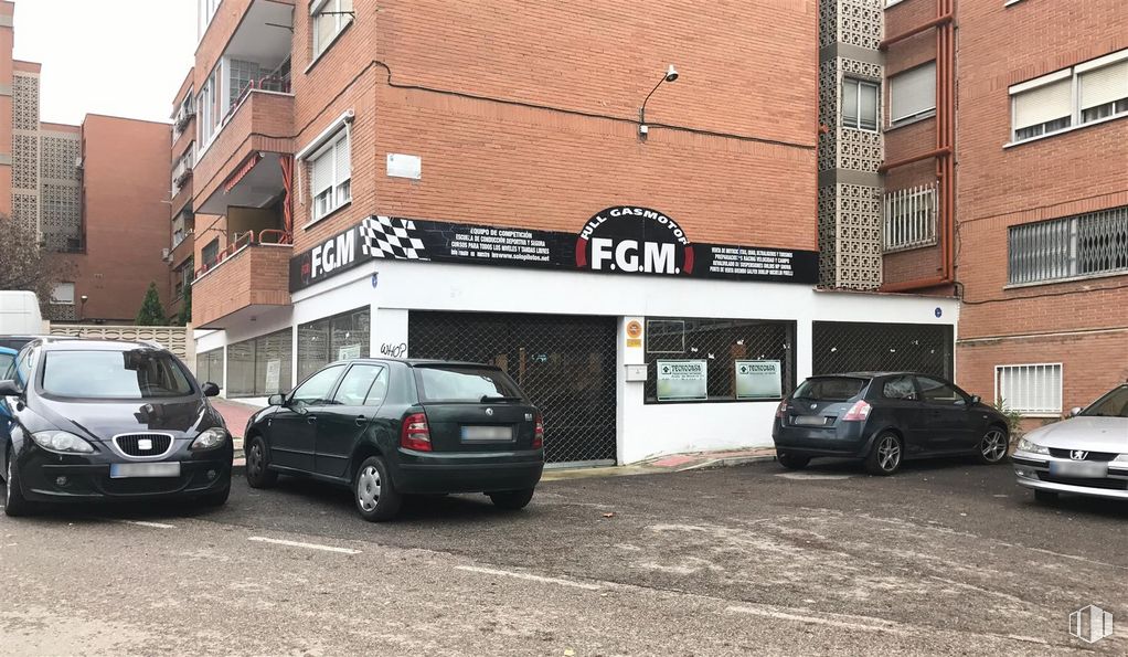 Local en alquiler y venta en Avenida Constitución, Mejorada del Campo, Madrid, 28840 con coche, ventana, edificio, luz de estacionamiento, rueda, neumático, vehículo terrestre, vehículo, iluminación del automóvil y vehículo de motor alrededor