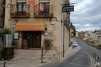 Retail for sale at Calle Conde Sepúlveda, Sepúlveda, Segovia, 40300 with window, plant, cloud, flowerpot, sky, building, houseplant, road surface, door and car around