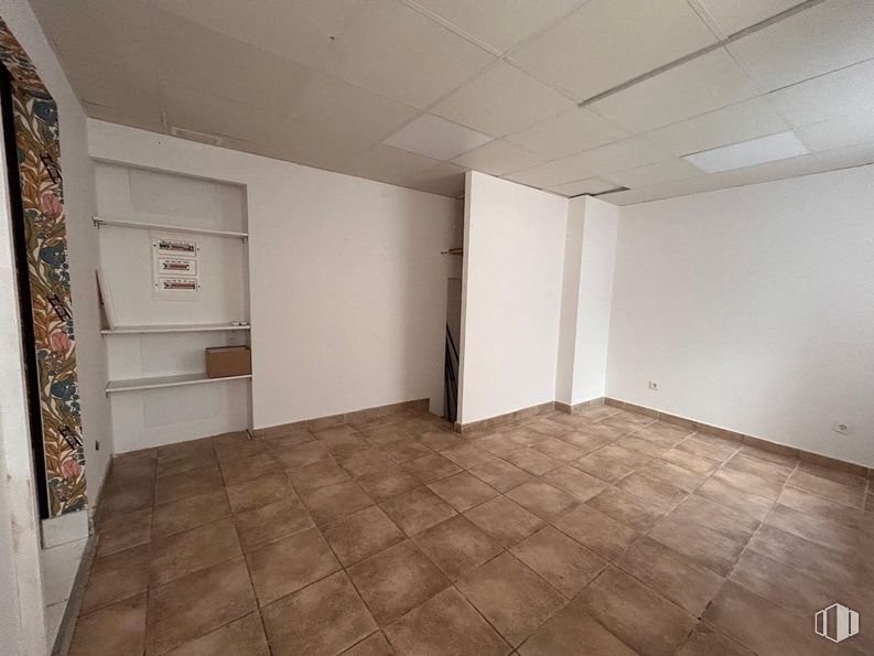 Retail for rent at Casco Histórico, Guadalajara, 19001 with fixture, wood, flooring, floor, hall, hardwood, door, ceiling, building and apartment around