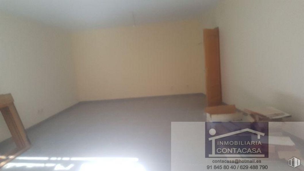 Retail for sale & for rent at Centro, Colmenar Viejo, Madrid, 28770 with furniture, wood, flooring, floor, paint, rectangle, hardwood, house, shade and plaster around