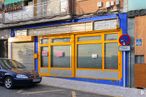 Retail for sale at Calle San Martín, 14, Pinto, Madrid, 28320 with wheel, car, automotive parking light, land vehicle, tire, vehicle, building, vehicle registration plate, automotive lighting and infrastructure around