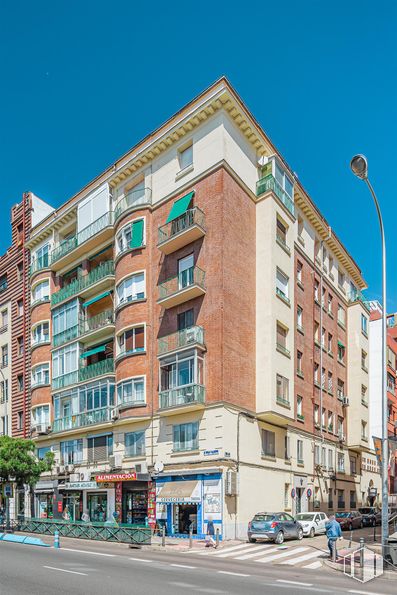 Local en alquiler en Zona Cuatro Caminos, Tetuán, Madrid, 28020 con luz de la calle, cielo, edificio, ventana, diseño urbano, bloque de pisos, condominio, edificio comercial, zona residencial y fachada alrededor