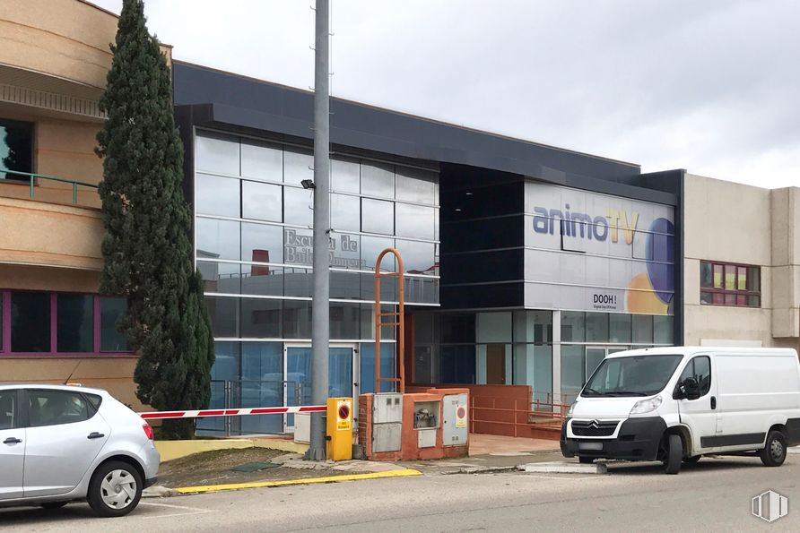 Nave en alquiler en Calle Puerta Abajo, 12, Alpedrete, Madrid, 28430 con coche, camioneta, neumático, edificio, vehículo terrestre, luz de estacionamiento automotriz, rueda, vehículo, propiedad y cielo alrededor