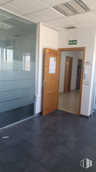 Oficina en alquiler en Paseo John Lennon, 12, Getafe, Madrid, 28906 con puerta, edificio, accesorio, casa, madera, suelo, suelos, asa, puerta de casa y vidrio alrededor