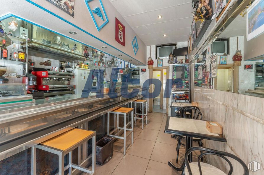 Local en venta en Calle Melchor Cano, Moncloa - Aravaca, Madrid, 28008 con mesa, mesa, edificio, venta al por menor, ocio, área metropolitana, suelos, cliente, ciudad y televisión alrededor