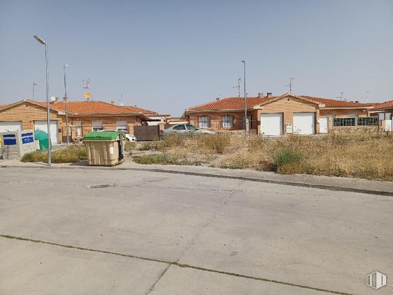 Land for sale at Don Quijote de la Mancha, 2 - 4, La Mata, Toledo, 45534 with sky, plant, land lot, neighbourhood, residential area, asphalt, house, window, road surface and real estate around