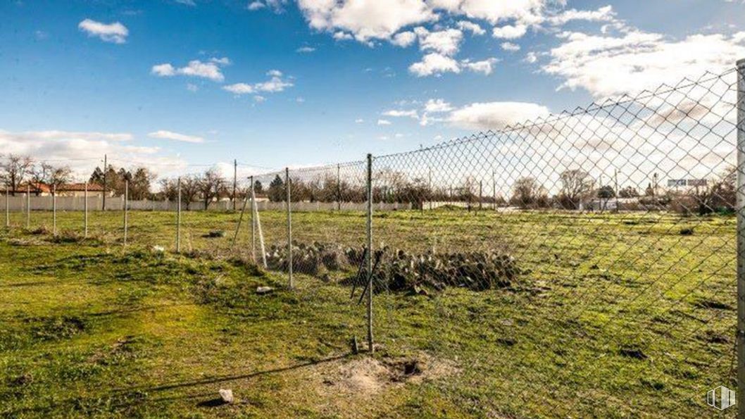 Land for sale at Avenida Aragón - Parcela T.3.5.402, 14, San Blas - Canillejas, Madrid, 28022 with bridge, cloud, sky, plant, plant community, ecoregion, fence, natural landscape, natural environment and land lot around