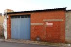 Land for sale at Calle Montoya, Las Pedroñeras, Cuenca, 16660 with door, house, window, brickwork, wood, brick, fixture, road surface, building material and asphalt around