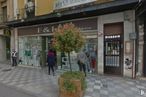 Retail for sale at Zona Carretería, Cuenca, 16002 with person, flowerpot, building, door, plant, retail, city, facade, real estate and sidewalk around